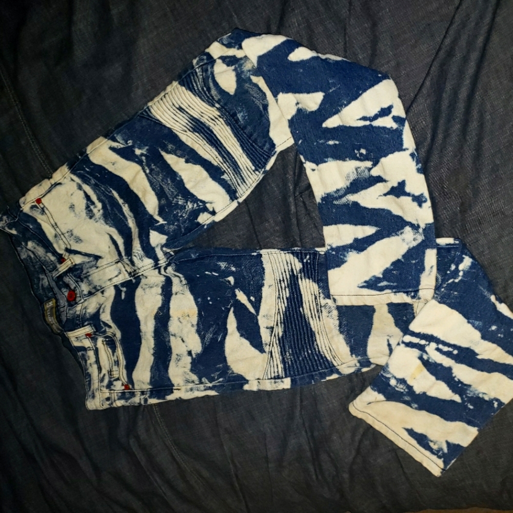 Cute skinny blue jeans